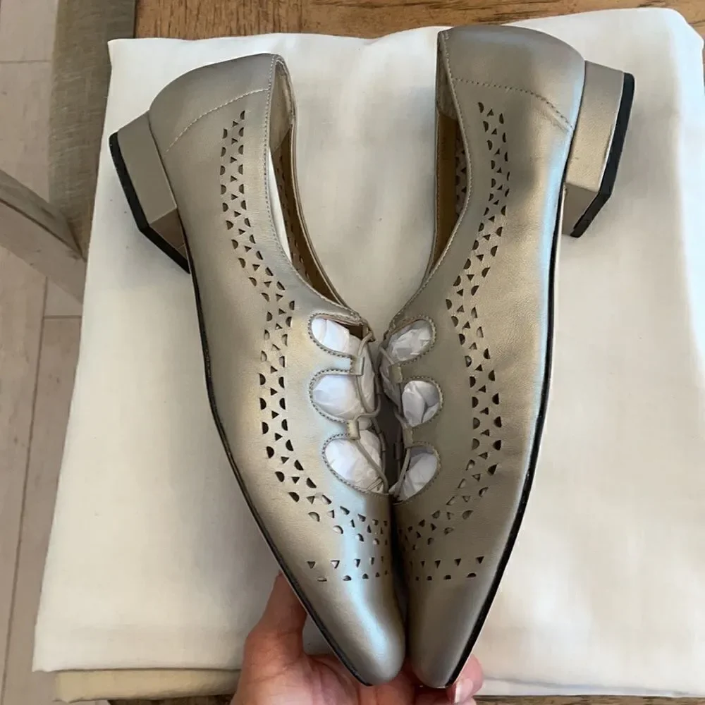 VANELI PEARLY OPAL TAN FLATS.  NEW